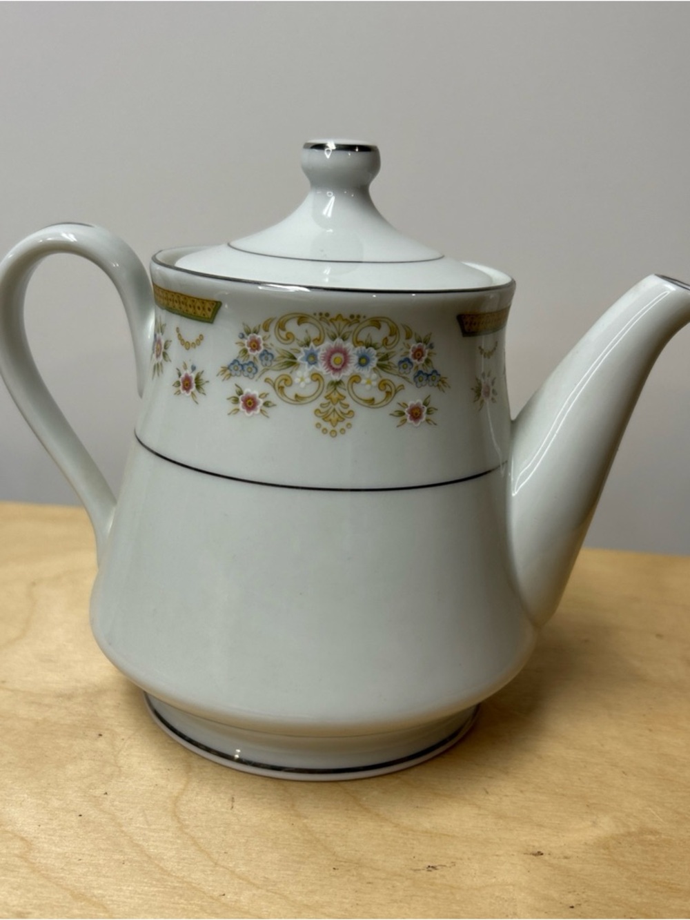 Signature Coronet Mini Teapot And Lid 16 Oz  Japan Height 4.5”